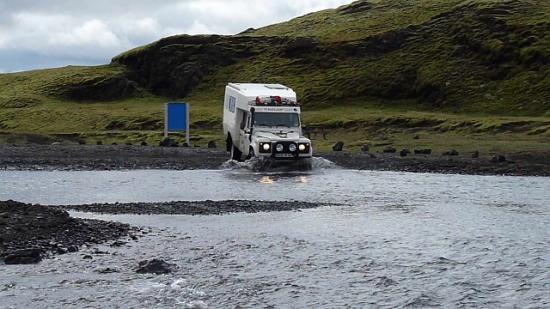 un gué sur le chemin