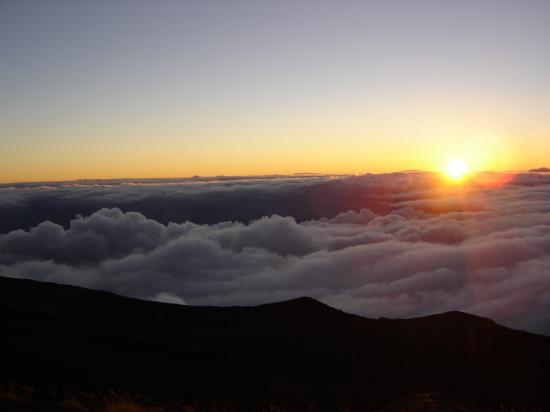 lever du soleil au piton des neiges