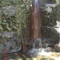 cascade bras rouge