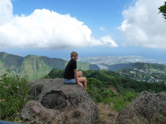 Anaïs admirant la vue sur le Port