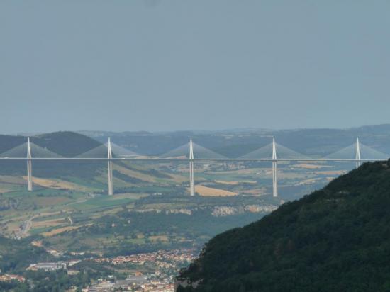 le viaduc de Millau depuis le Boffi